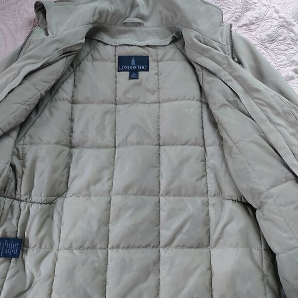 LONDON Fog Women's Coat With A Removable Hood Size MP - Picture 3 of 11
